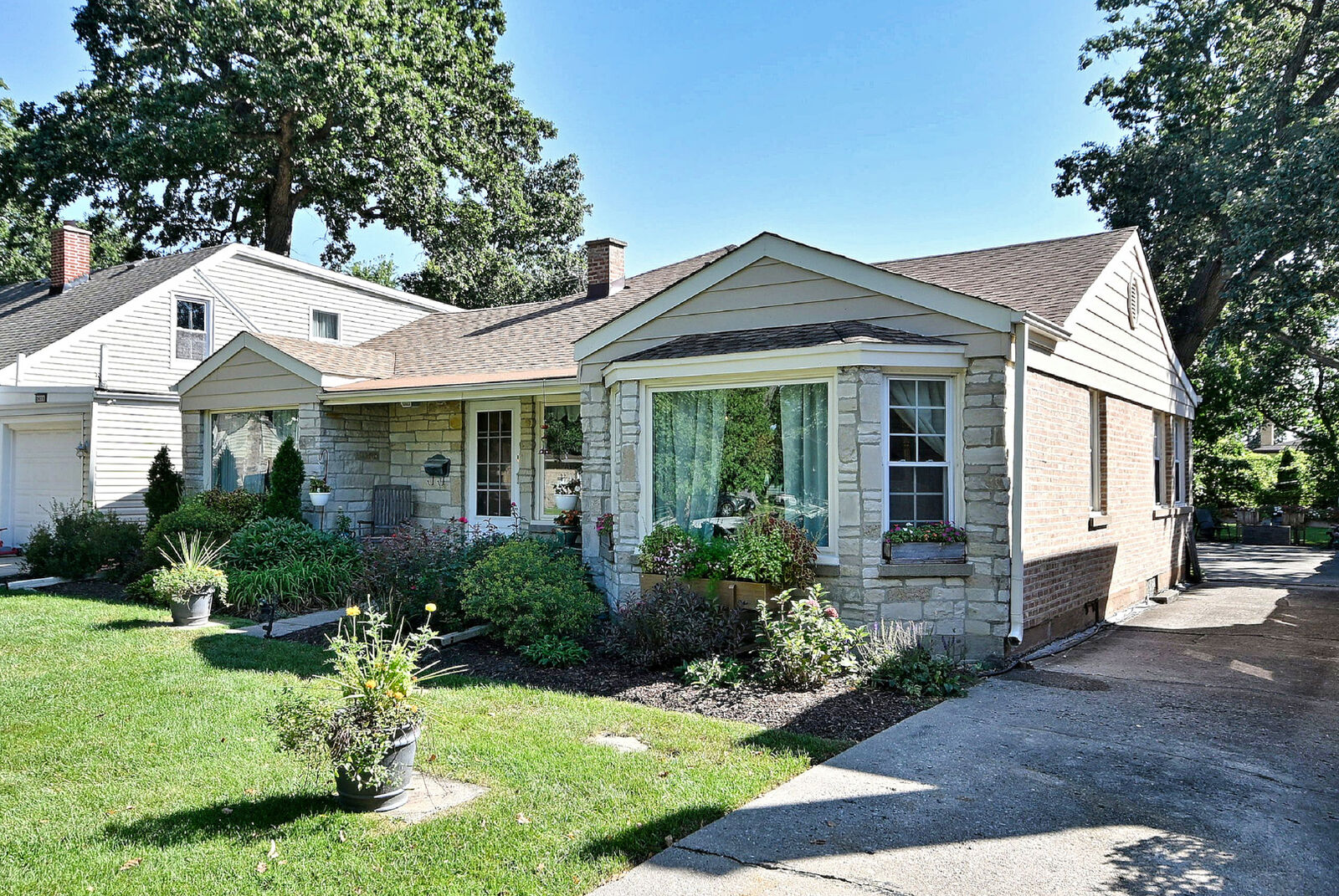 Property Photo: 2407 Forest View Avenue IL 60171