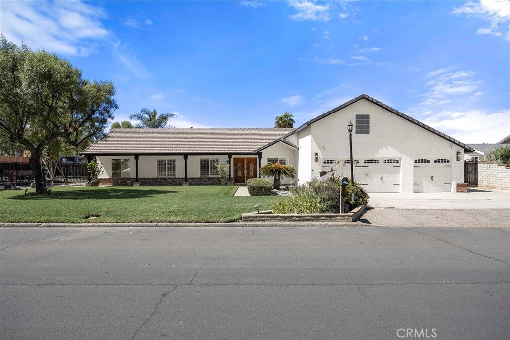 Property Photo: 17411 Kaison Circle CA 92508