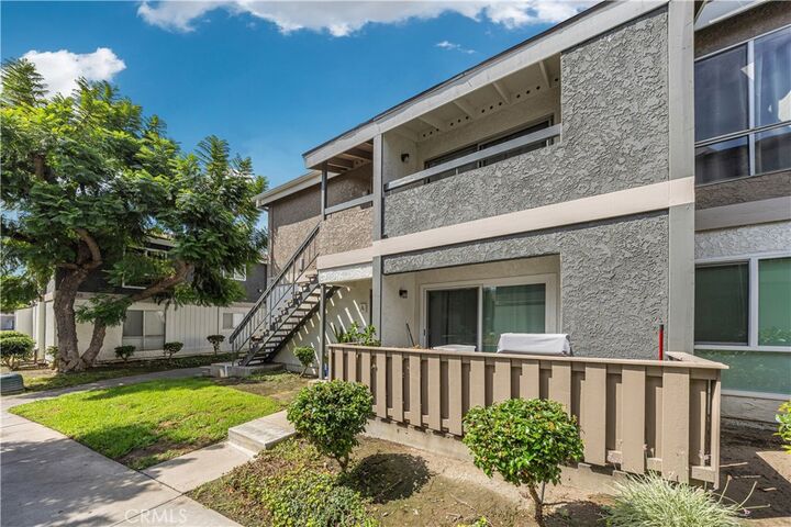 Property Photo:  2801 S Fairview St B  CA 92704 