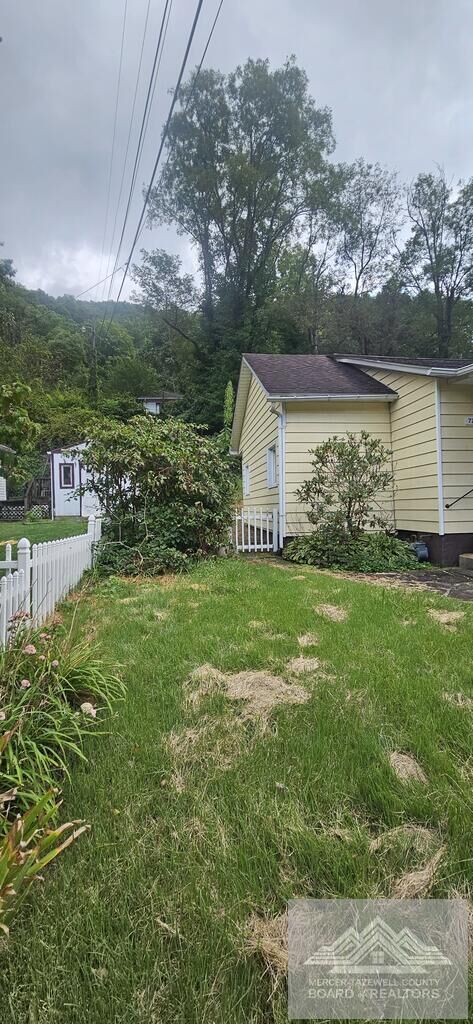 Property Photo: 77 Willow St WV 24847