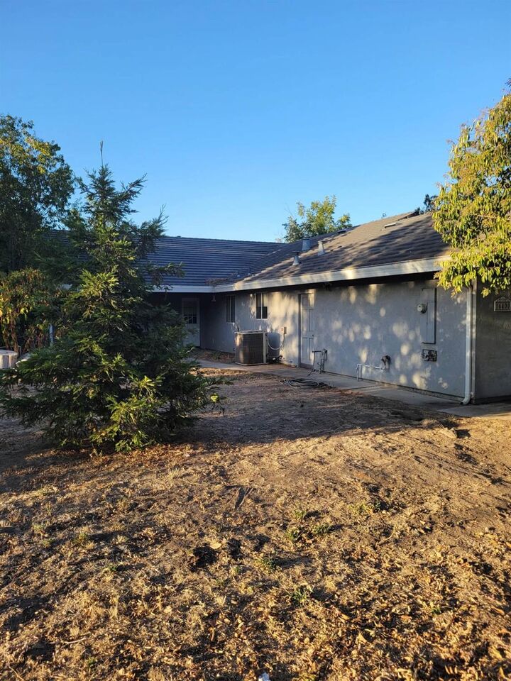 Property Photo:  16400 N Hoerl Road  CA 95240 