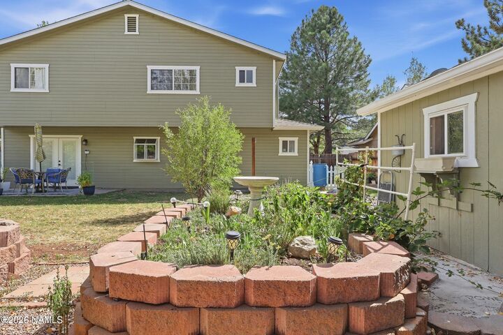 Property Photo: 6814 E Eagle Crest Drive AZ 86004