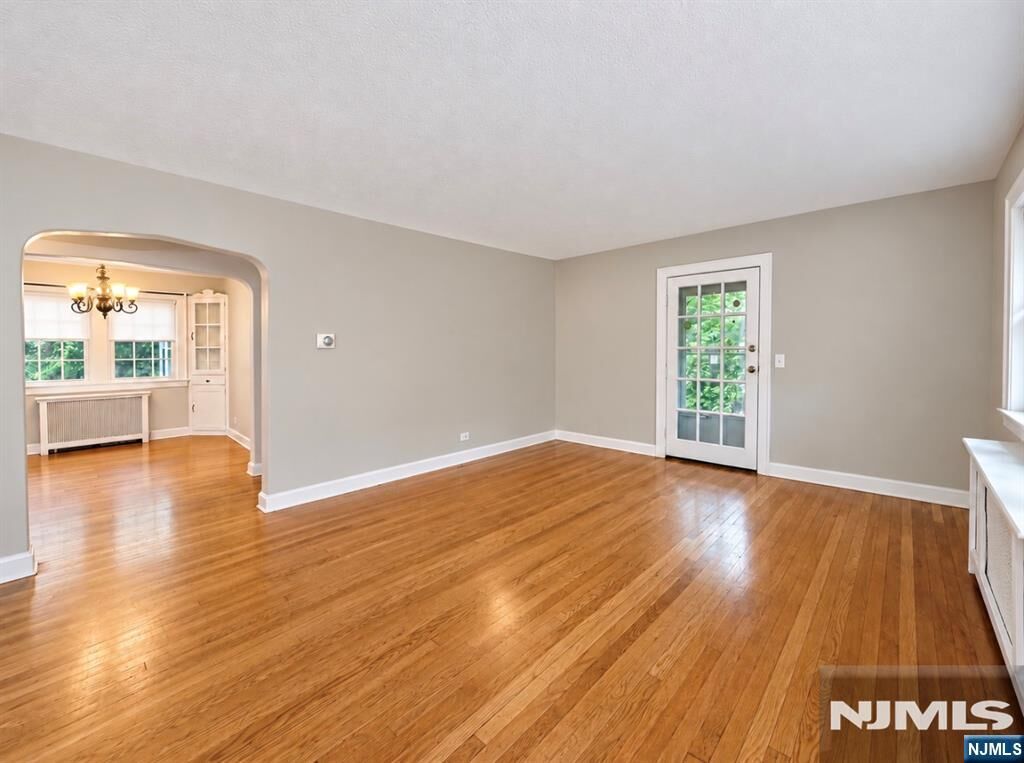 Property Photo:  98 Farview Avenue 1  NJ 07652 