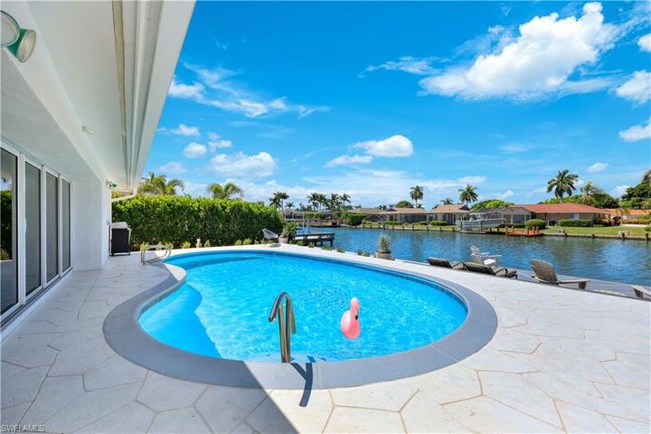 Property Photo:  380 Rookery Ct  FL 34145 