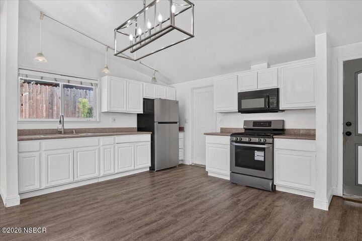 Property Photo: 1440 Calle Marana CA 93436