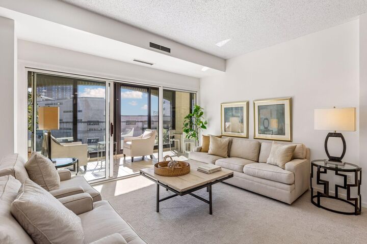 Property Photo:  1201 Yale Place 407  MN 55403 