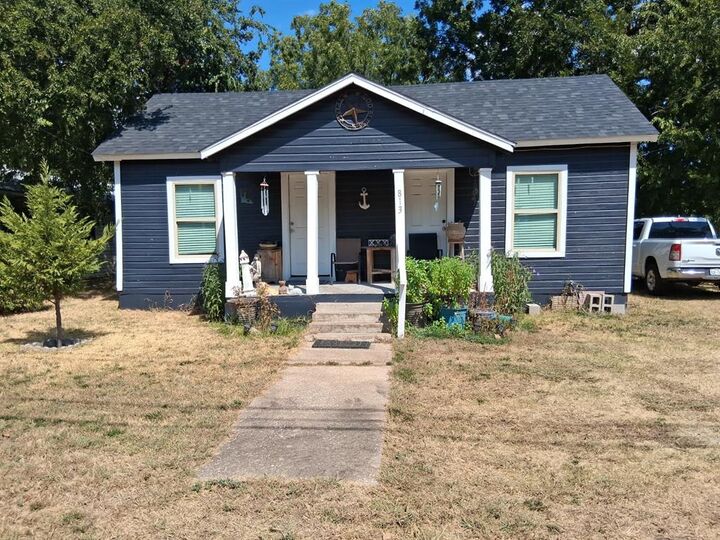 Property Photo:  813 N East Street  TX 75090 