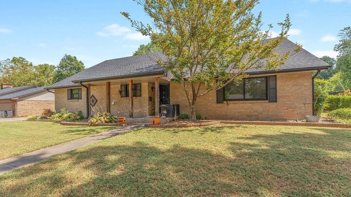 Property Photo:  1501 Camino Real  AR 72762 