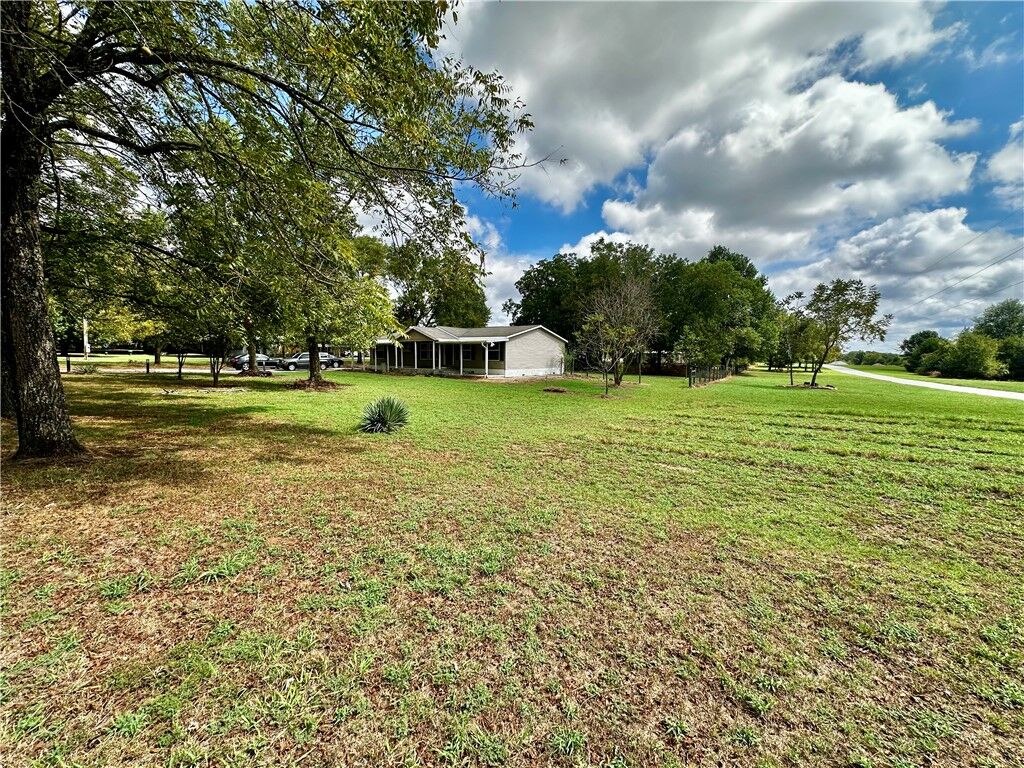 Property Photo:  2585 N Mountain Road  AR 72764 