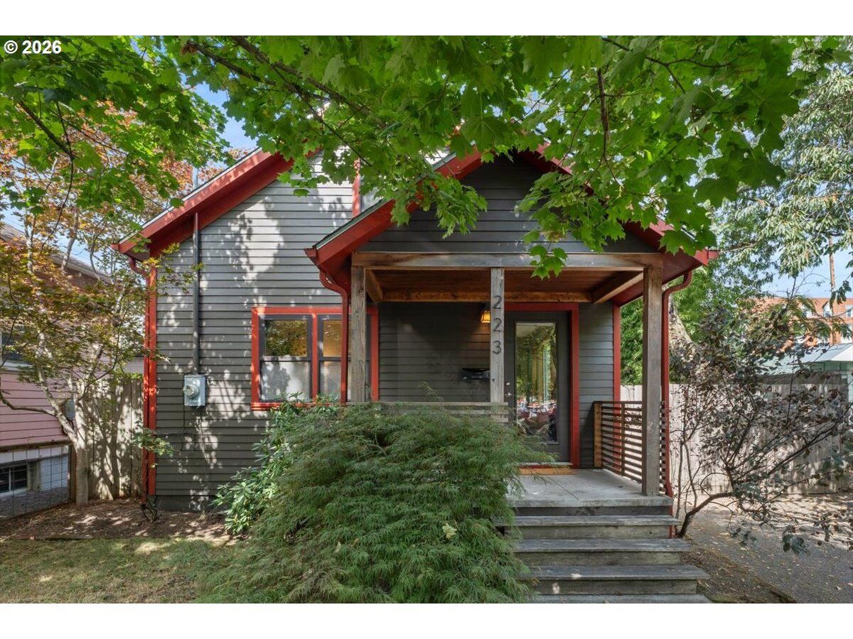 Property Photo:  223 N Ivy St  OR 97227 