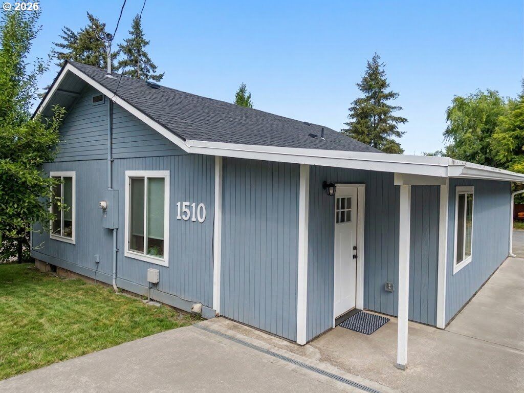 Property Photo: 1510 E Taylor Ave OR 97424