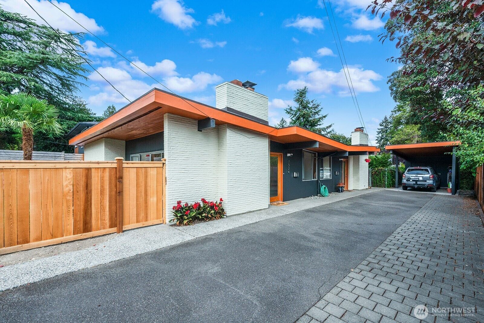 Property Photo:  7524  43rd Avenue NE  WA 98115 