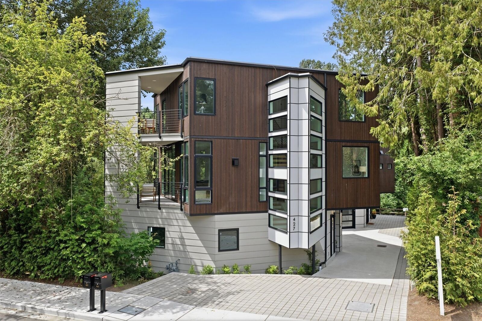 Property Photo: 427 102nd Avenue SE WA 98004