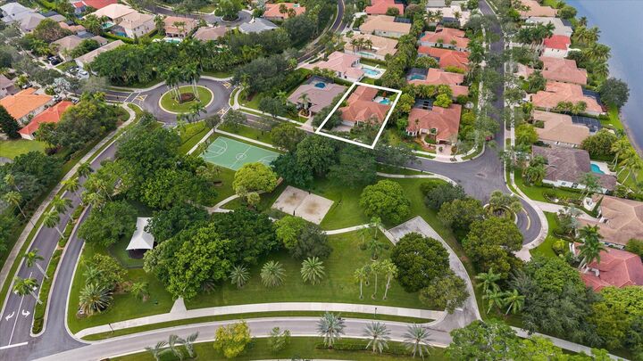 Property Photo: 2647 Edgewater Drive FL 33332