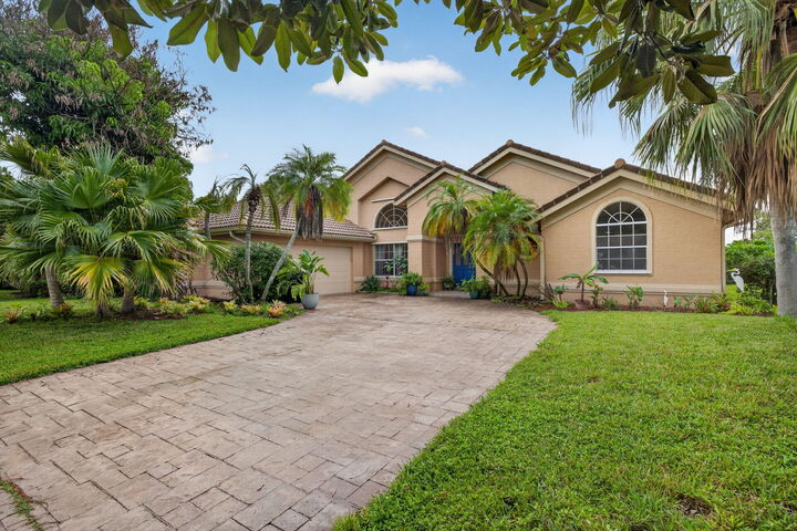 Property Photo: 1306 SW Cottonwood Cove FL 34986