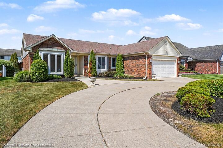 Property Photo: 2585 Tiverton Drive MI 48310