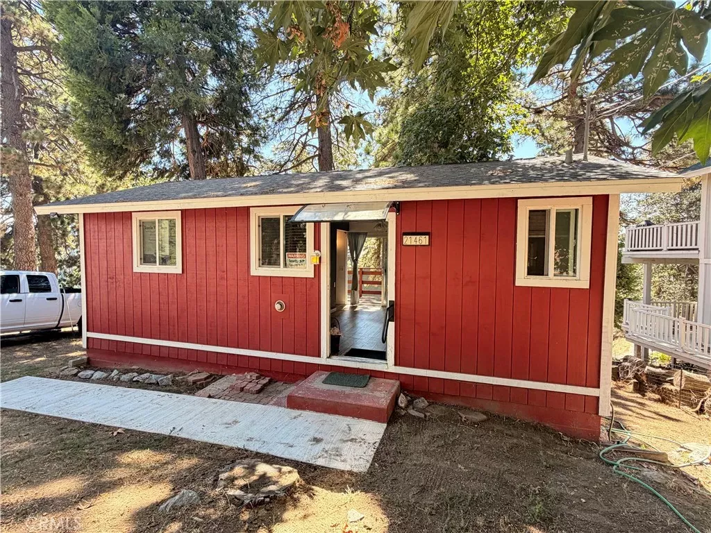 Property Photo: 21461 Crest Forest CA 92322