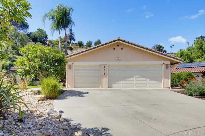 Property Photo:  454 Goulburn Ct  CA 92020 