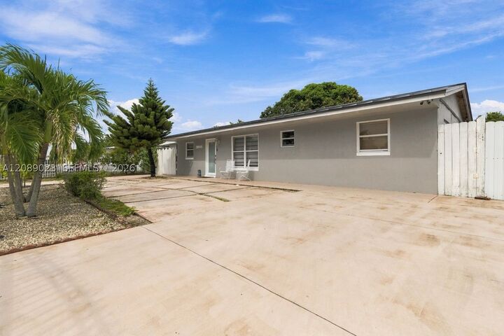 Property Photo: 20505 NW 45th Ave FL 33055