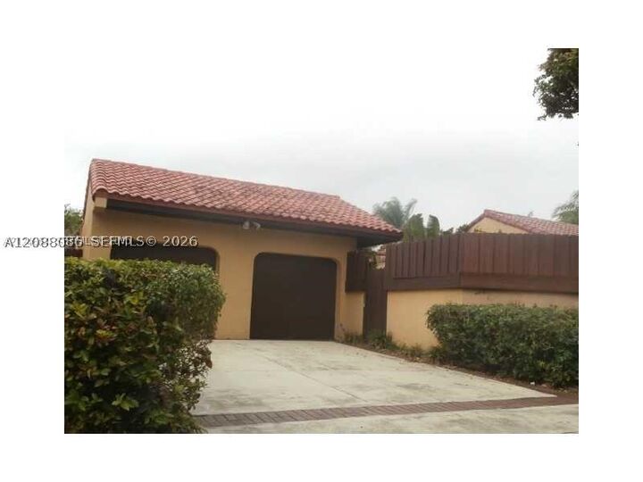 Property Photo: 1085 NE 203rd Ln FL 33179