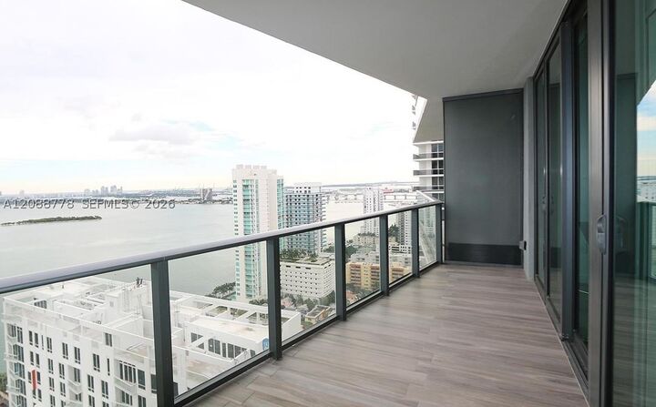 Property Photo:  460 NE 28th St 2803  FL 33137 