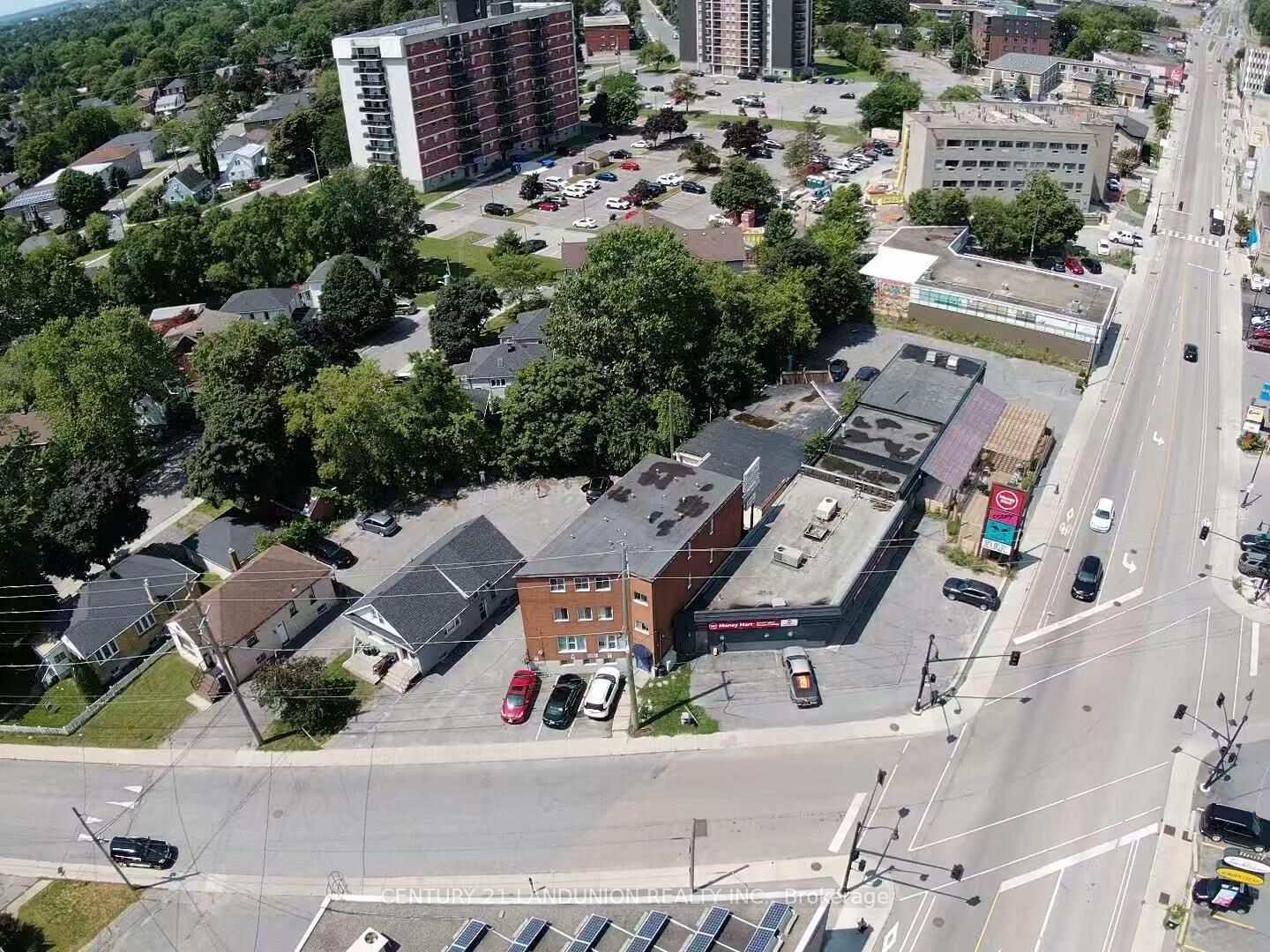 Property Photo: 442 Macdonnell Street ON K7L 4E4