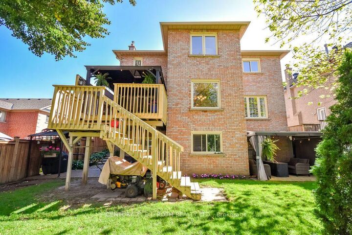 Property Photo:  24 Grand Forest Drive  ON L4N 7E8 