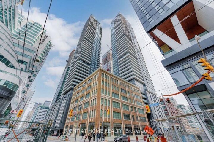 Property Photo:  115 Blue Jays Way 1507  ON M5V 0N4 