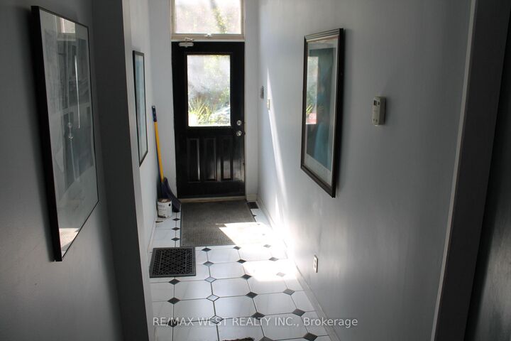 Property Photo:  78 Wright Avenue 3rd Floor  ON M6R 1L2 