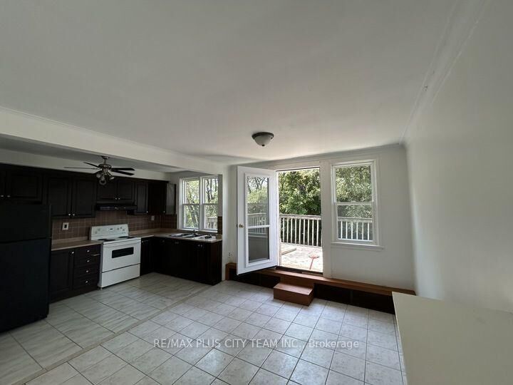 Property Photo: 3432 Bathurst Street 2 ON M6A 2C2