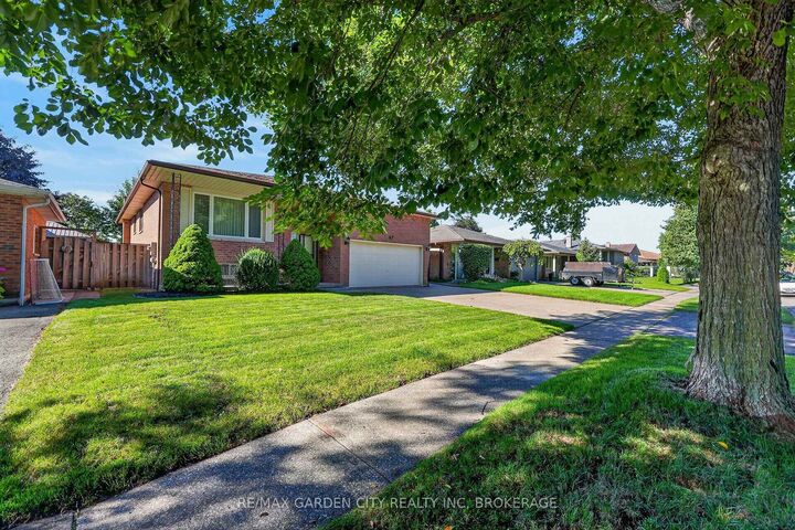 Property Photo:  67 College Park Drive  ON L3C 6Z7 