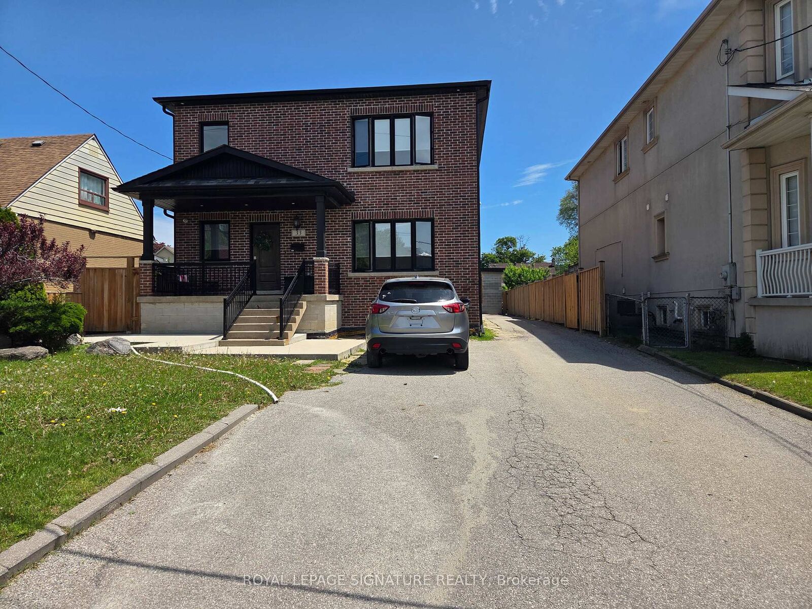 Property Photo:  33 Ingleside Drive Lower  ON M3K 1V2 