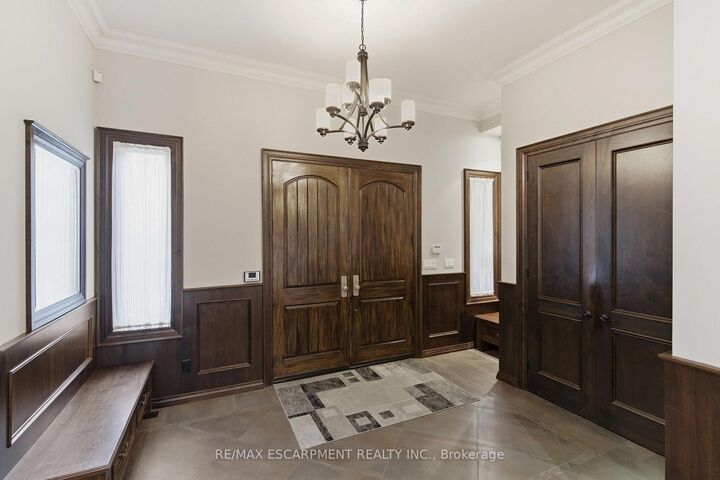 Property Photo:  1366 Wilson Avenue  ON L5G 3K2 