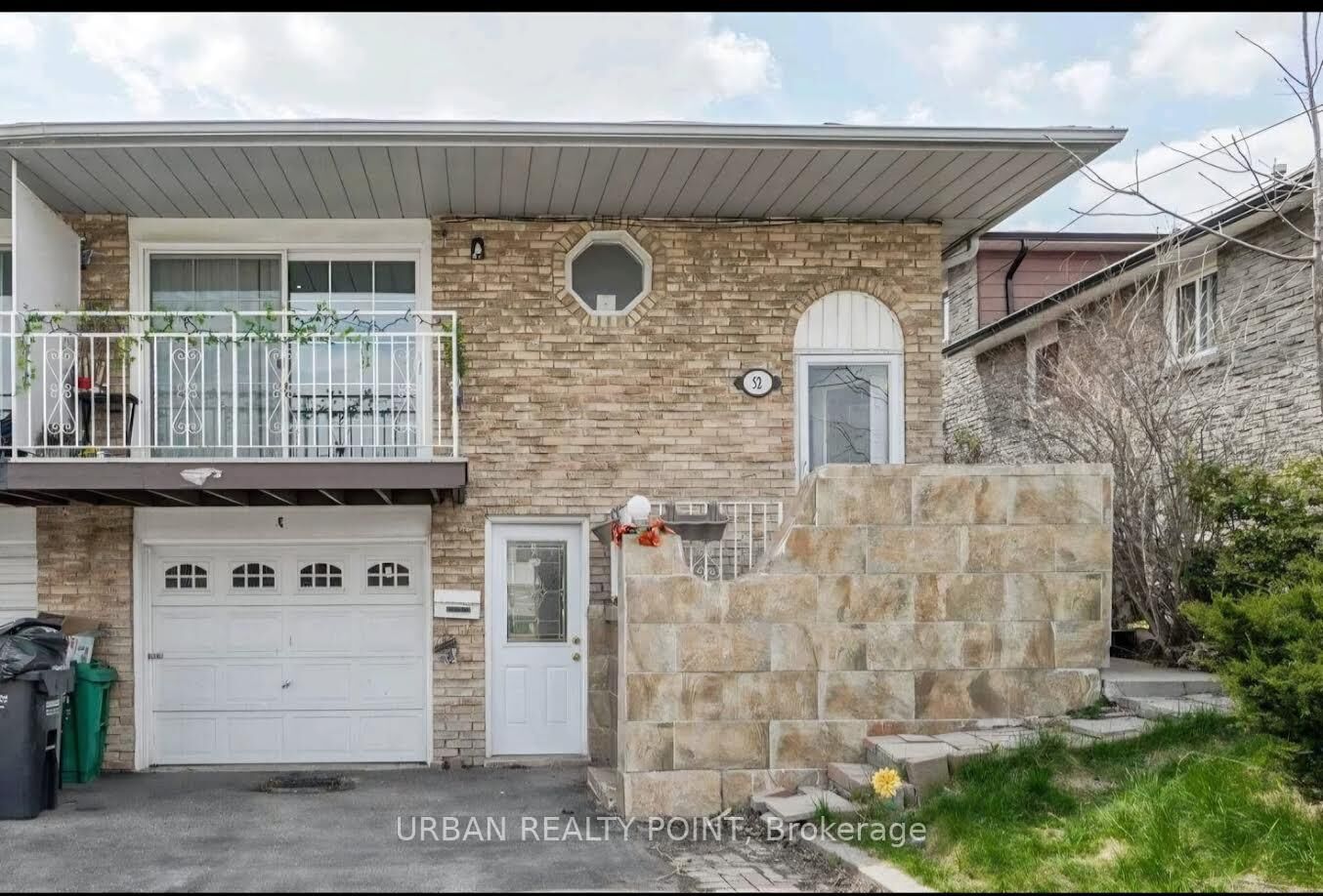 Property Photo: 52 Fallway Road E ON L6V 3H2