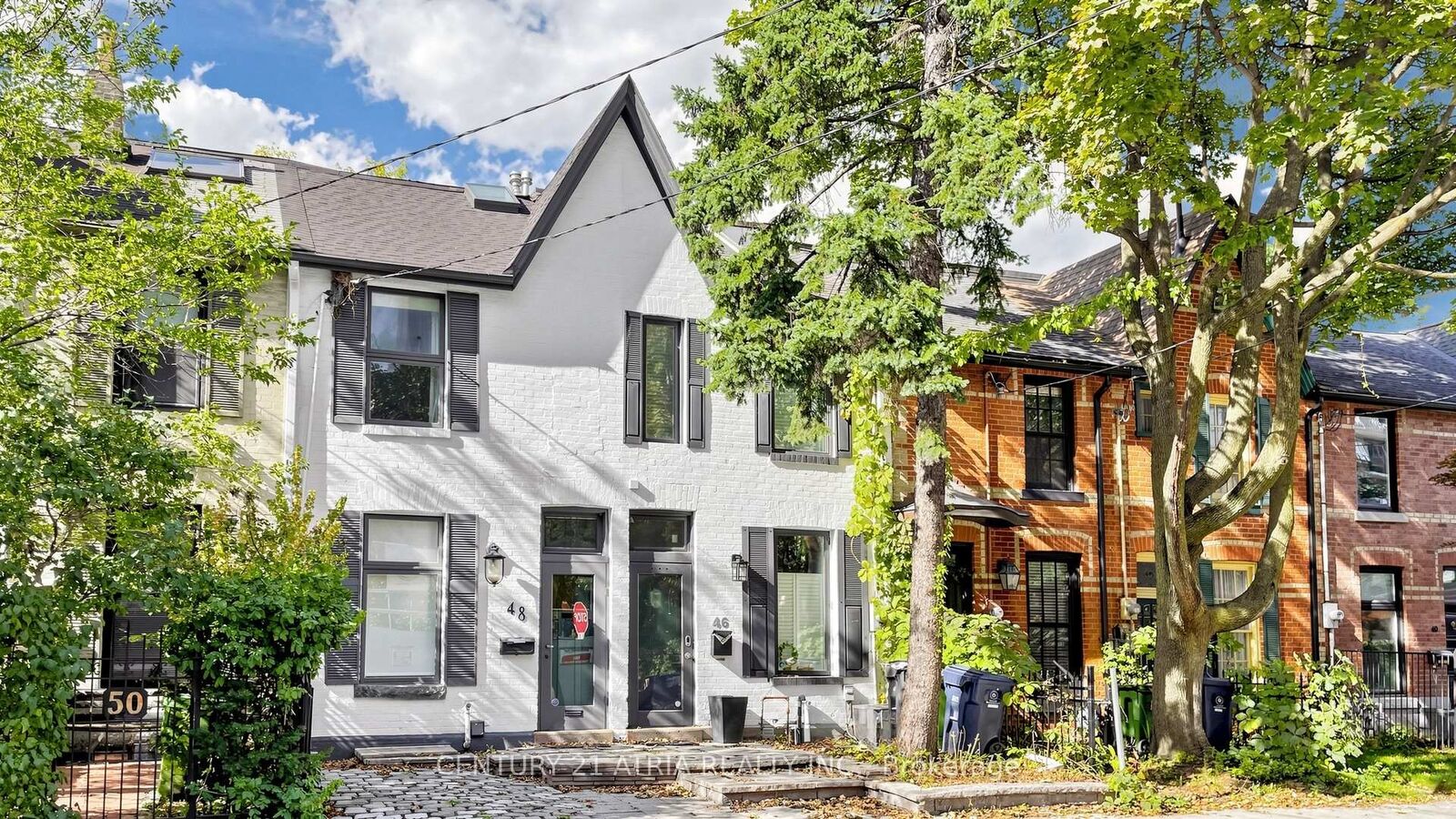Property Photo: 46 Belmont Street ON M5R 1P8