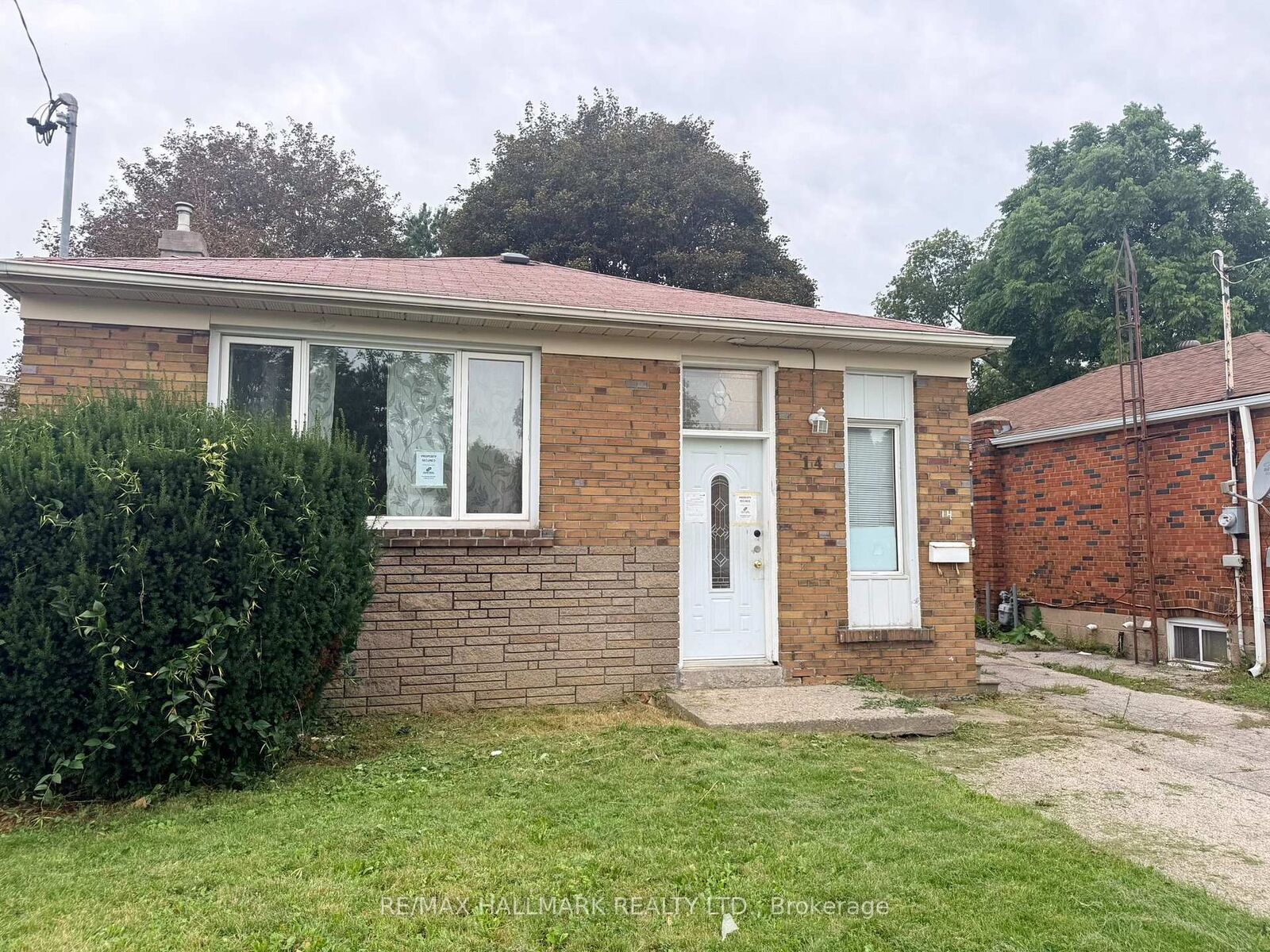 Property Photo:  14 Lombardy Crescent  ON M1K 4N8 