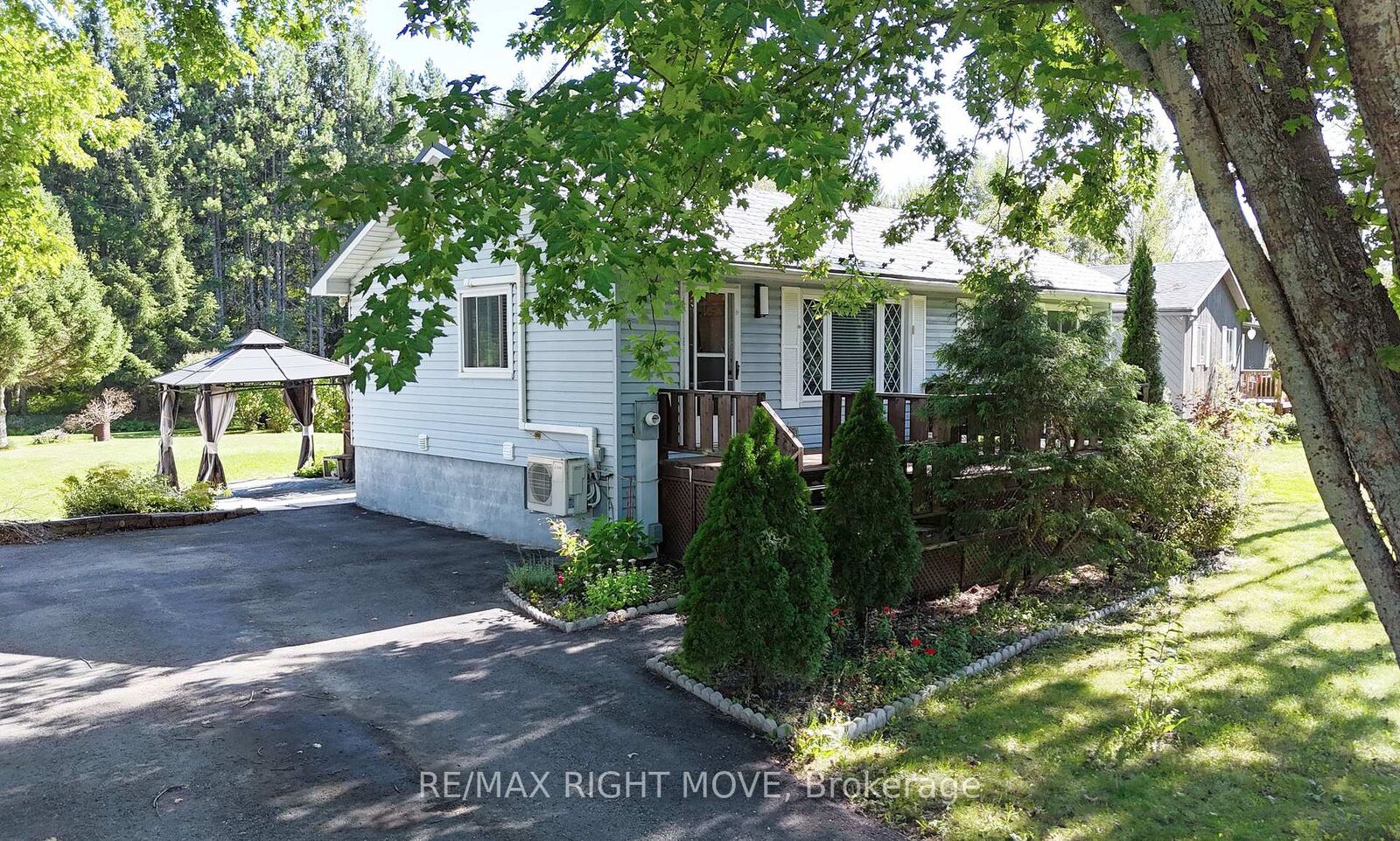 Property Photo:  8020 Park Lane Crescent  ON L0K 2B0 