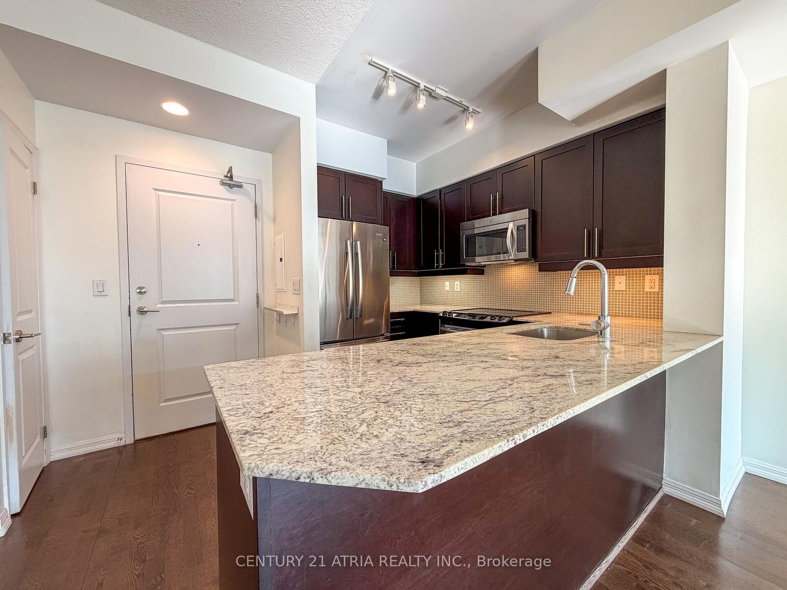 Property Photo: 125 Western Battery Road 2506 ON M6K 3R8