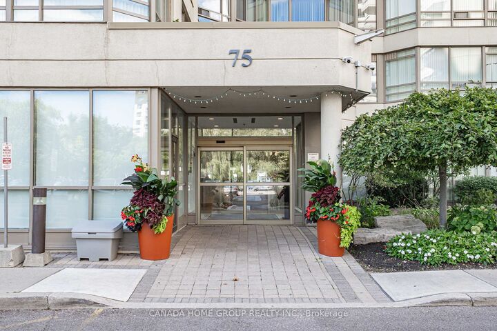 Property Photo:  75 King Street E 1608  ON L5A 4G5 