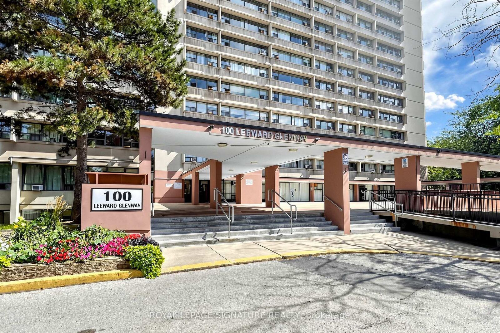 Property Photo:  100 Leeward Glenway 411  ON M3C 2Z1 
