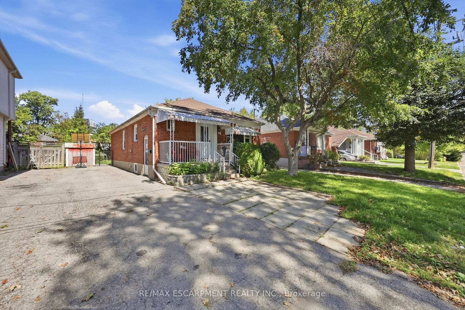 Property Photo:  292 Bogert Avenue Lower  ON M2N 1L5 