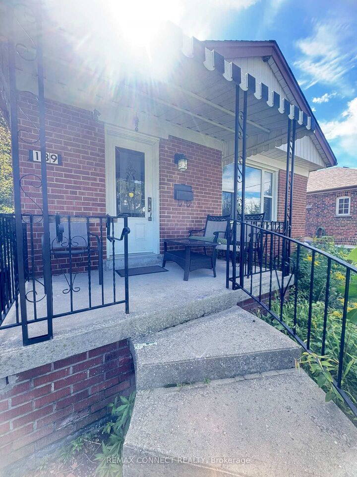 Property Photo:  189 Tower Drive  ON M1R 3P6 