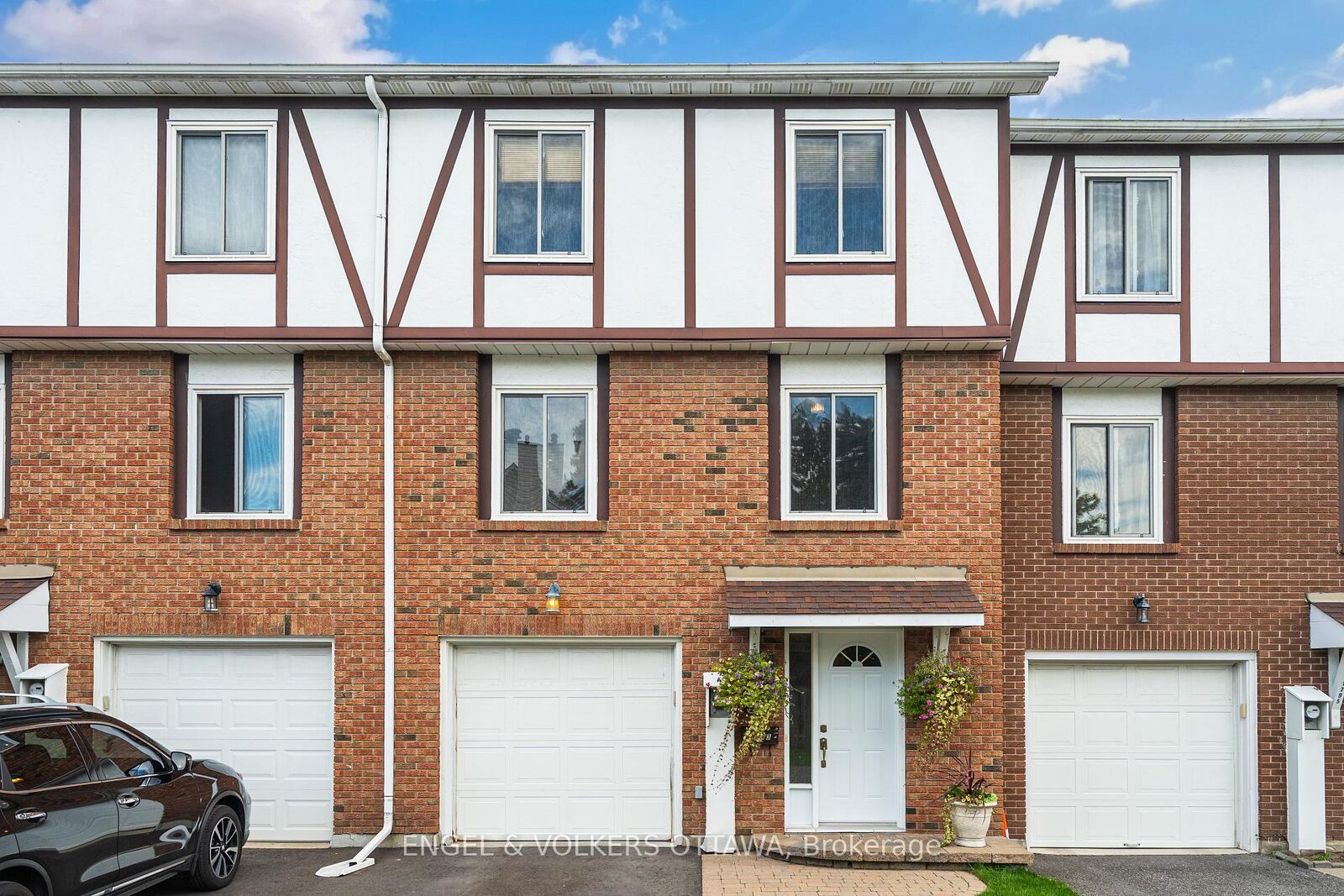 Property Photo:  1793 Axminster Court 34  ON K1C 1Z5 