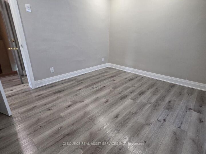 Property Photo:  12 Somerset Street W 3  ON K2P 0H4 
