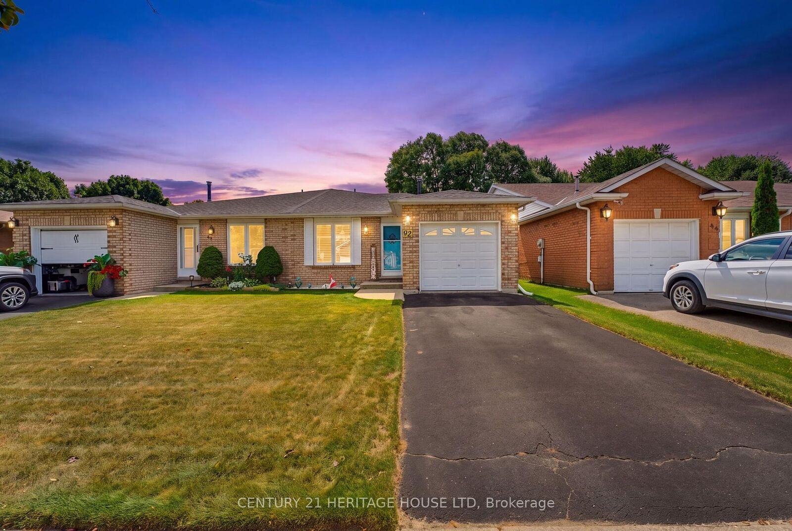Property Photo:  42 Buchanan Crescent  ON N3P 2A5 