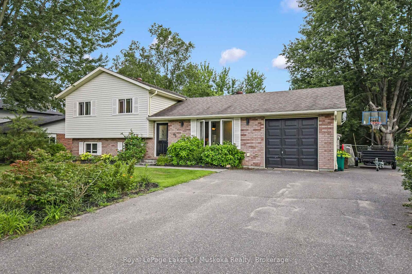 Property Photo: 45 Kevin Crescent ON P1L 1A2