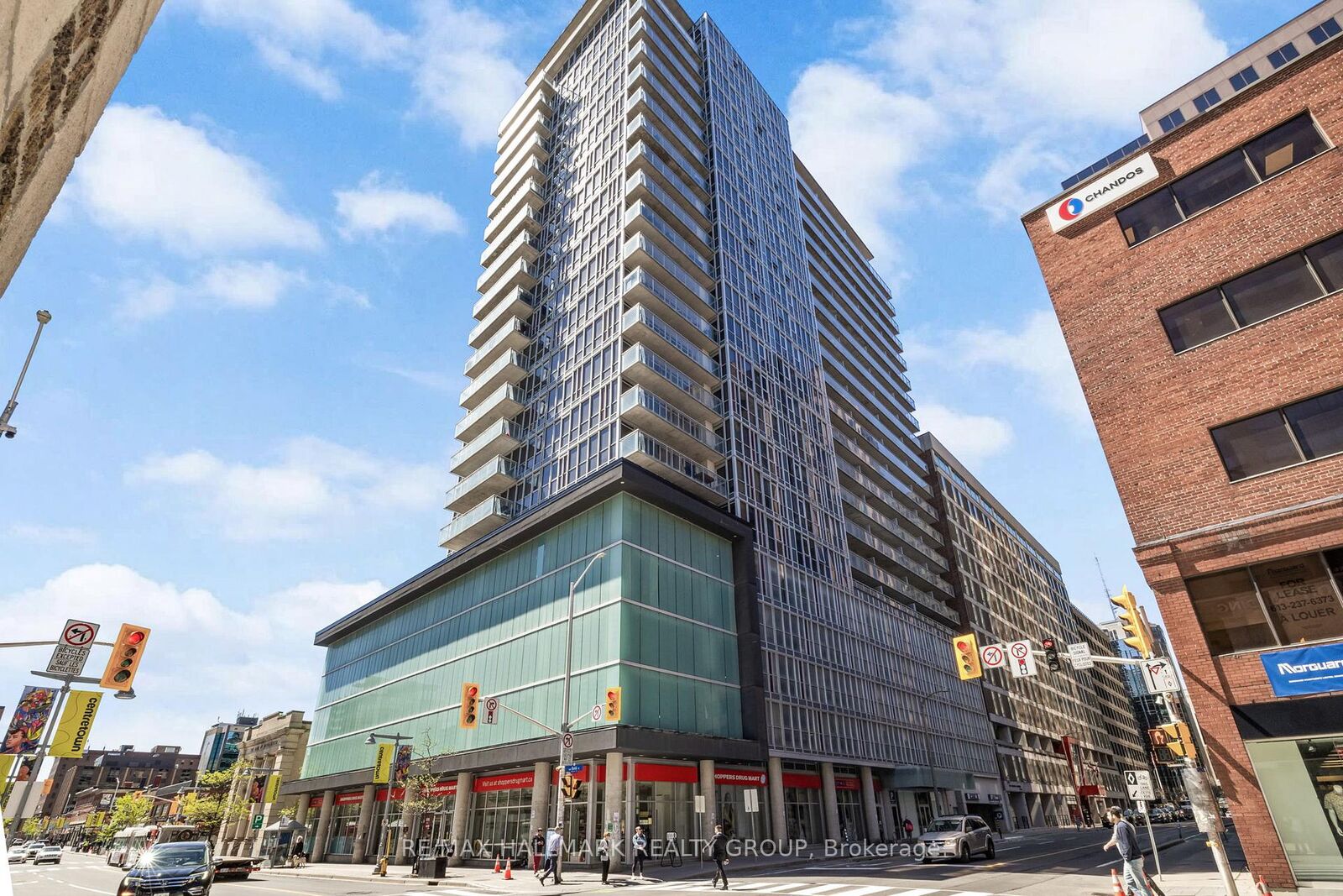 Property Photo:  324 Laurier Avenue W 1804  ON K1N 6P6 