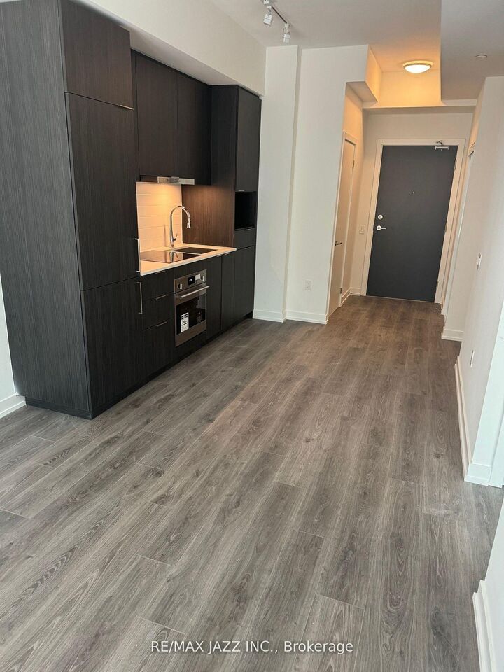 Property Photo:  7 Golden Lion Heights 334  ON M2M 0C1 