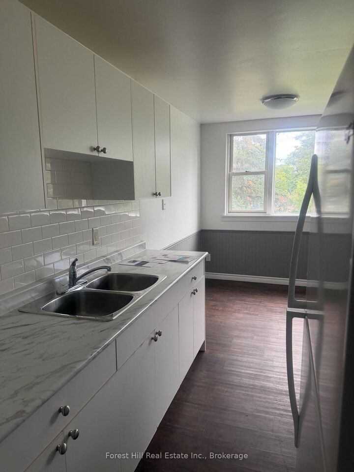 Property Photo:  176 Eighth Street 201  ON L9Y 2C8 