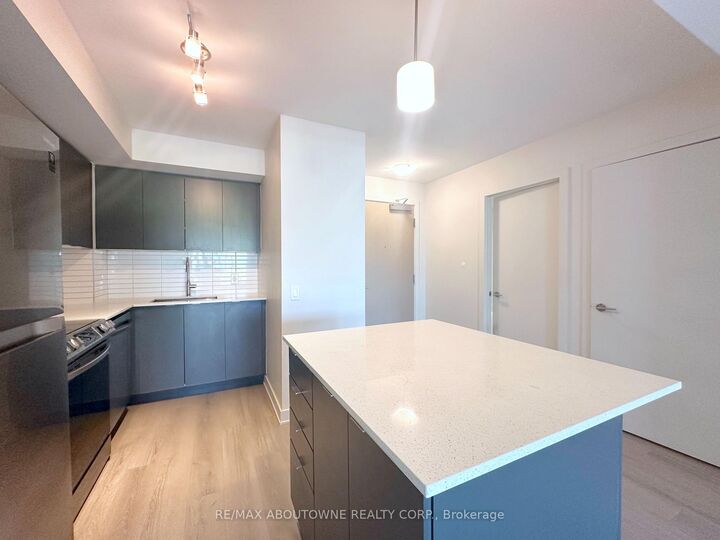 Property Photo:  3385 Dundas Street W 311  ON M6S 2S2 